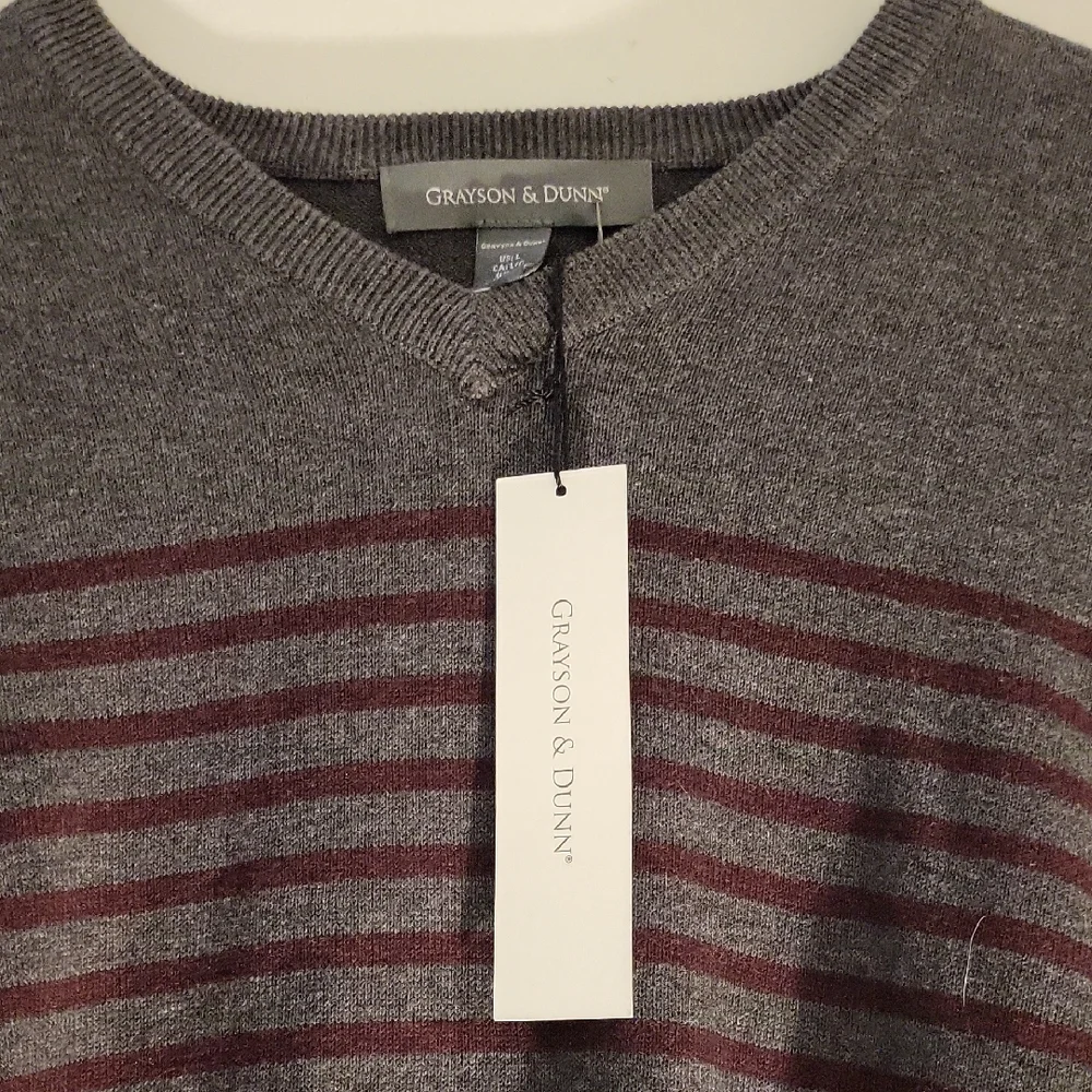 Grayson & Dunn  Burgundy Pullover V-Neck Sweater - Picture 2 of 4